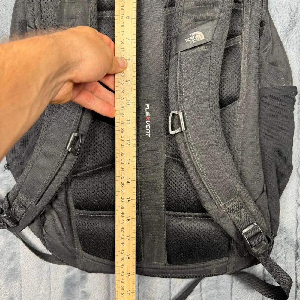 The North Face Recon Backpack Black FlexVent Laptop Compartment Hiking Daypack
